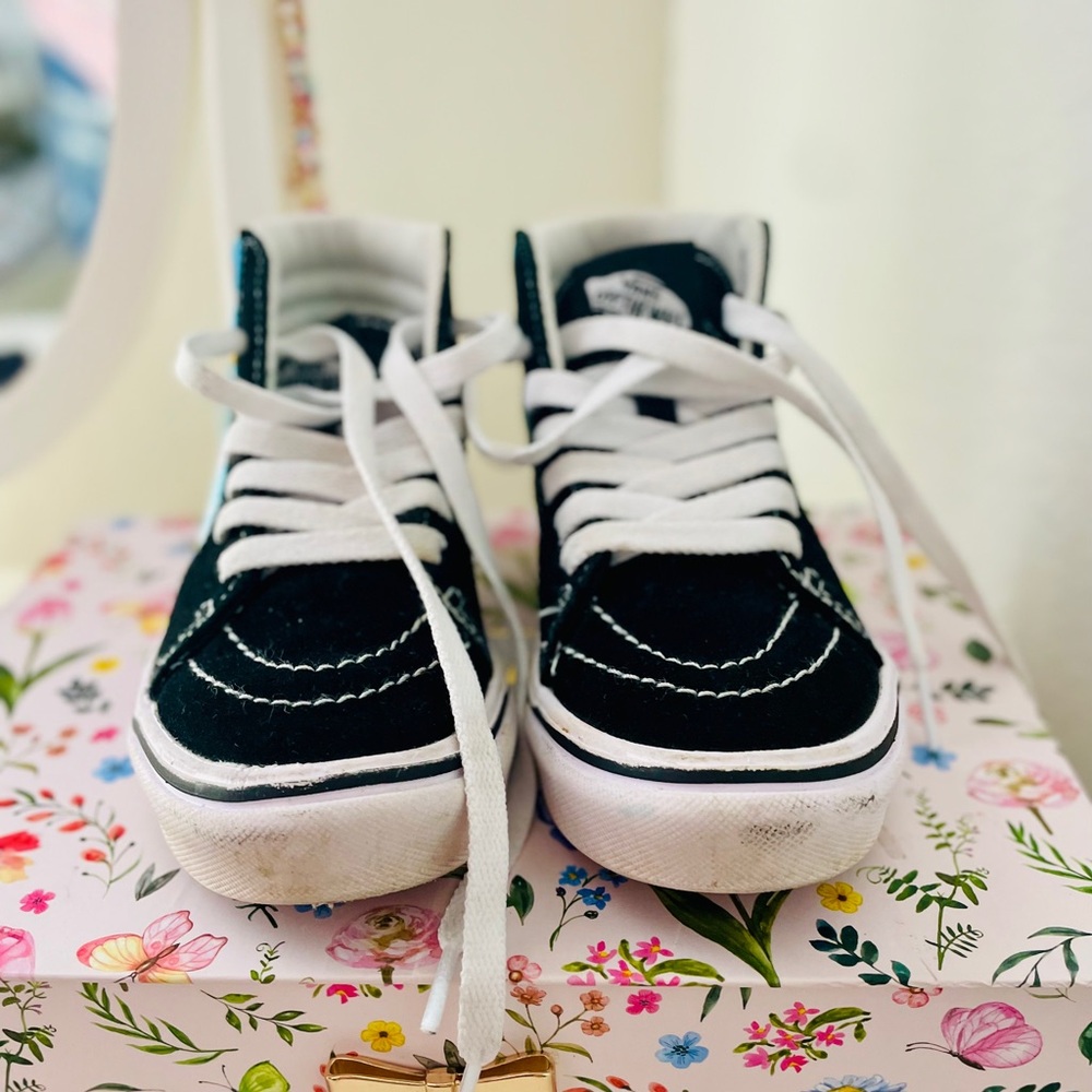 Vans - Picture 2 of 5